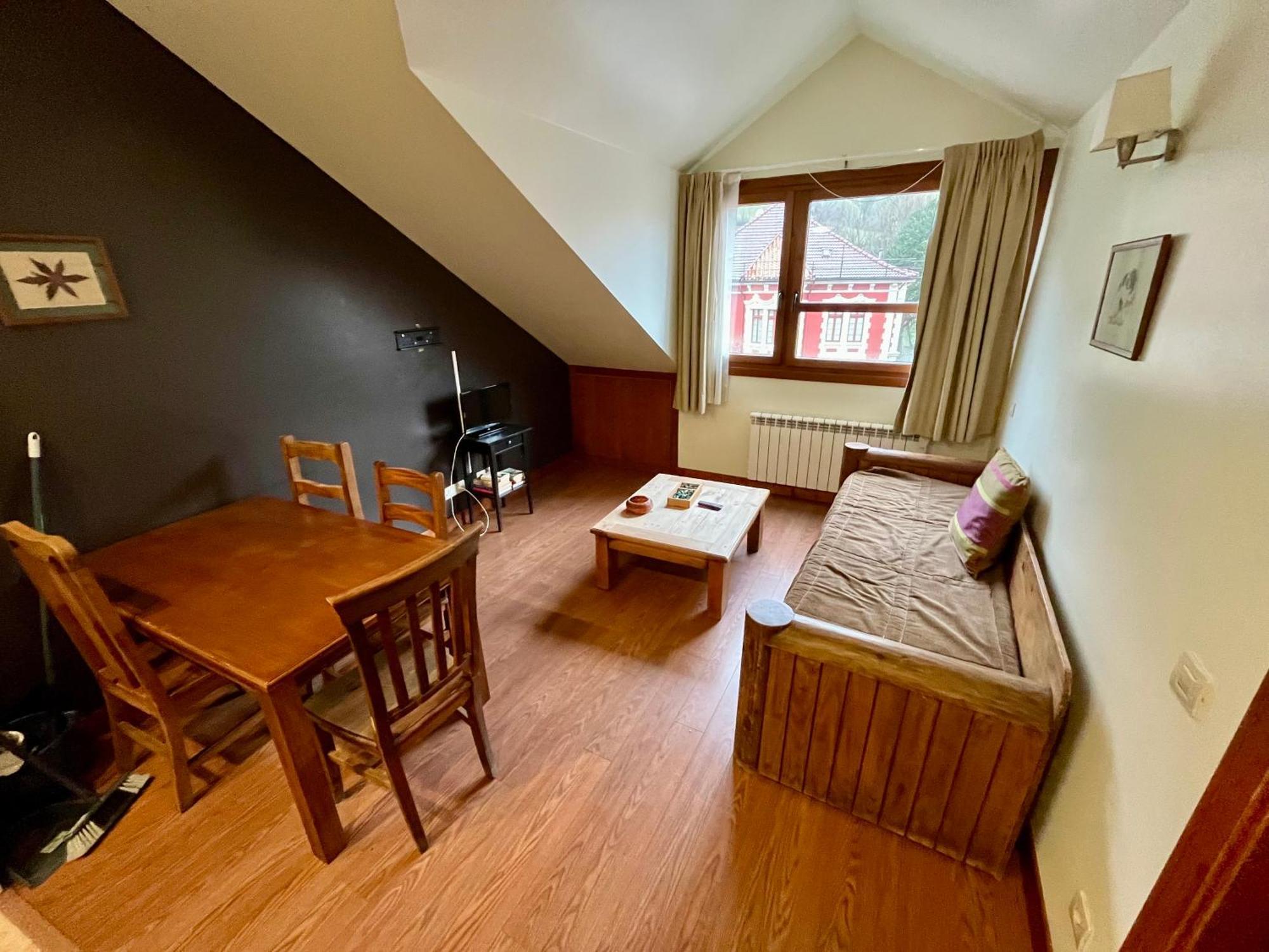 Lotila Flats Cuirgu Aparthotel Felechosa Ngoại thất bức ảnh