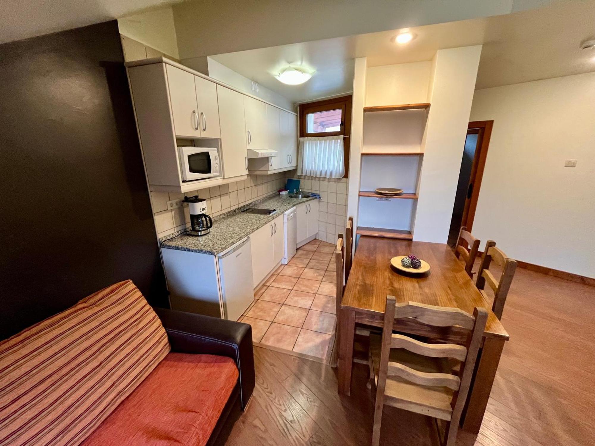 Lotila Flats Cuirgu Aparthotel Felechosa Ngoại thất bức ảnh