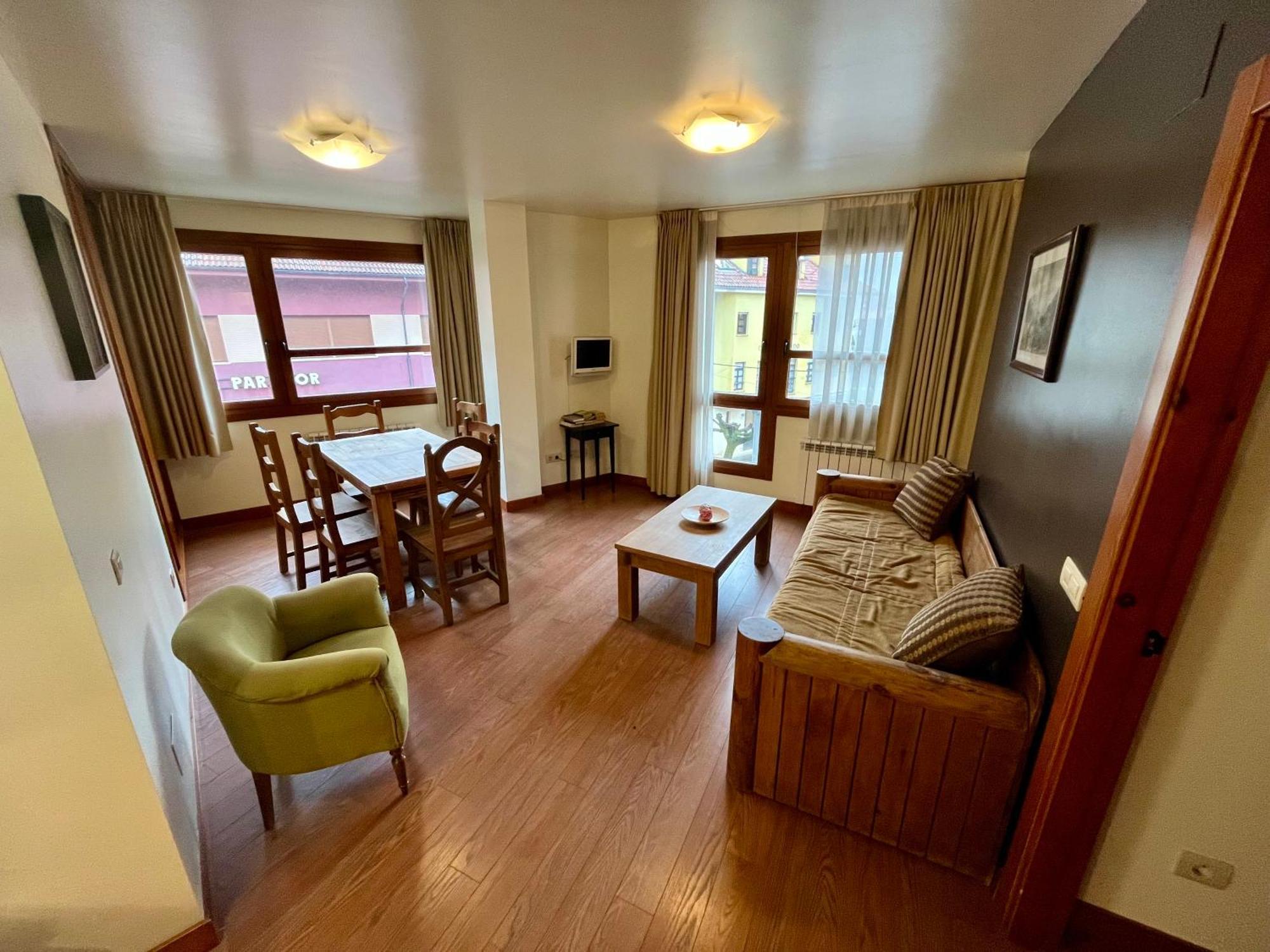 Lotila Flats Cuirgu Aparthotel Felechosa Ngoại thất bức ảnh