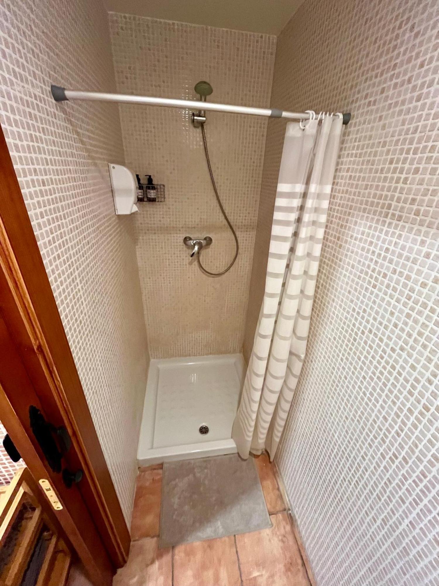 Lotila Flats Cuirgu Aparthotel Felechosa Ngoại thất bức ảnh